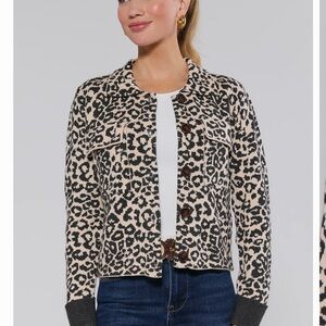 Avara (Listicle) large sweater Molly Jacket. Leopard print. Size large